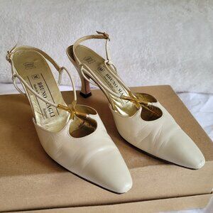 Vintage Bruno Magli cream colored heeled shoes in good condition, size 6.5AA